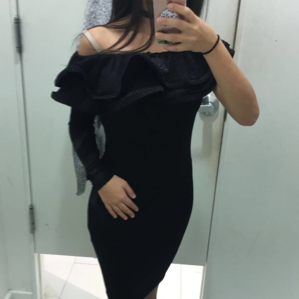 One sleeve ruffle dress
